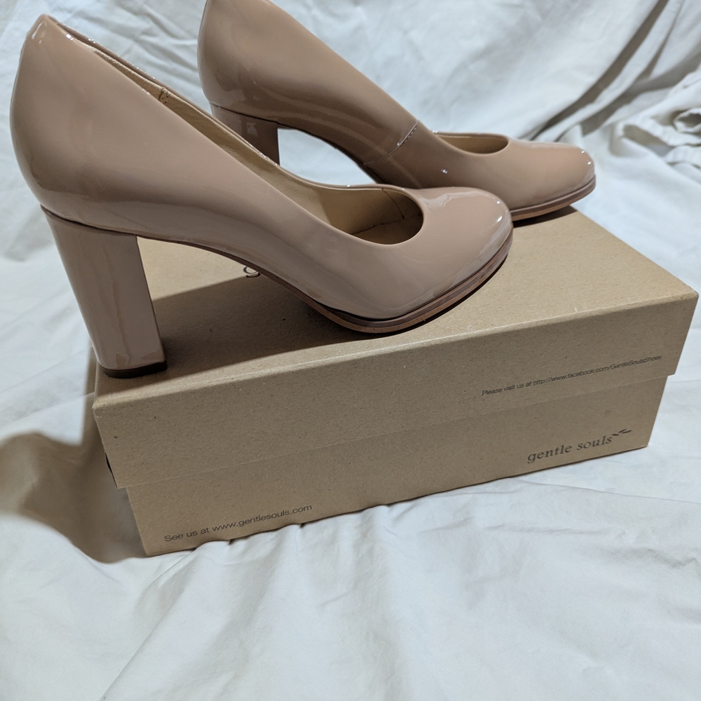 Gentle Souls Women's Tan Pumps